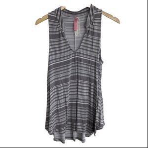 Cinnamon Girl Striped sleeveless tunic ~ size medium ~ Sleeveless, V-neck